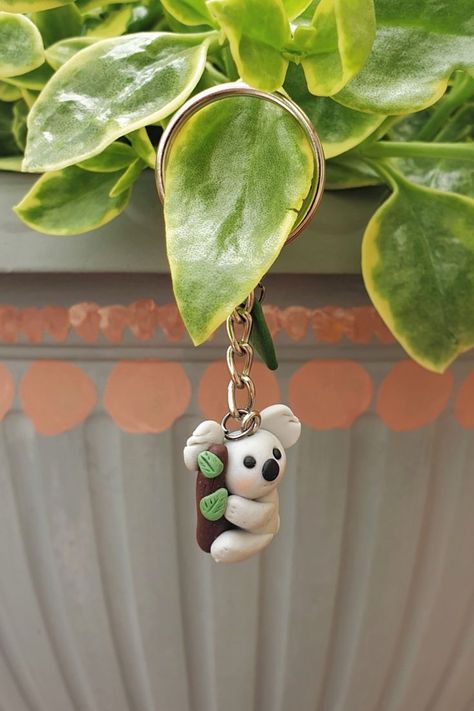 Tim Burton Art, Polymer Clay Kawaii, Clay Keychain, Sculpture Clay, Clay Charms, Clay Creations, Diy Handmade, Clay Art, Clay Crafts