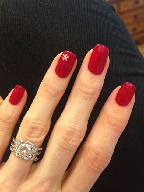 Red Nails And Snowflake, Red Gel Nails With Snowflake, Red Shellac Nails Christmas, Natural Gel Nails Ideas Short Fall, Red Nail With Snowflake, Red Nails For Winter, Red Nails Ideas Christmas, Red Nails Snowflake, Red Nails With Snowflakes