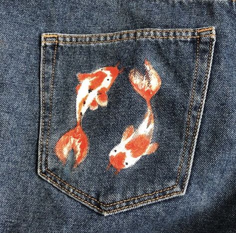 Painted Jean Ideas, Painted Shorts Ideas, Drawing On Jeans Ideas, Things To Paint On Jeans, Drawing On Clothes, Customised Jeans, Jean Painting, Jean Art, Painted Clothes Diy