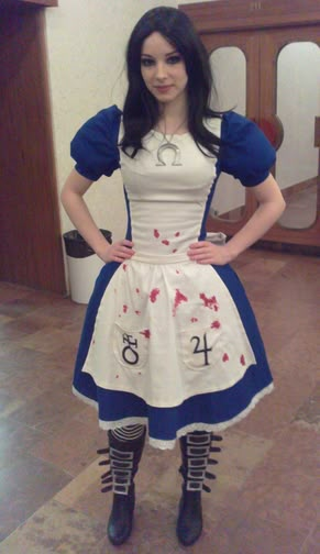 Alice Madness Returns Cosplay, American Mcgee’s Alice, Dark Alice In Wonderland, Alice Cosplay, Spirit Week Outfits, Alice Liddell, Alice Madness Returns, Pretty Halloween Costumes, Alice Madness