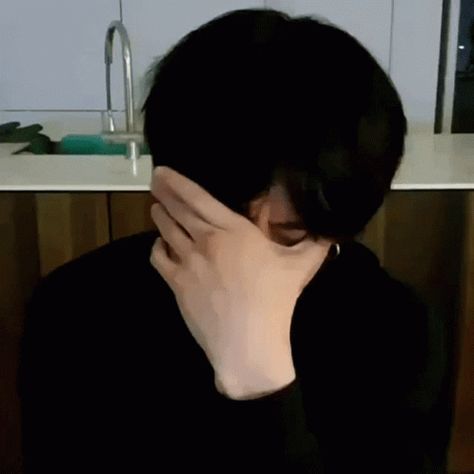 Jungkook Gifs Boyfriend, Drunk Face, Smooch Kiss, Gif Jungkook, Jungkook Gifs, Funny Talking, Jungkook Gif, Video Team, Jungkook Funny