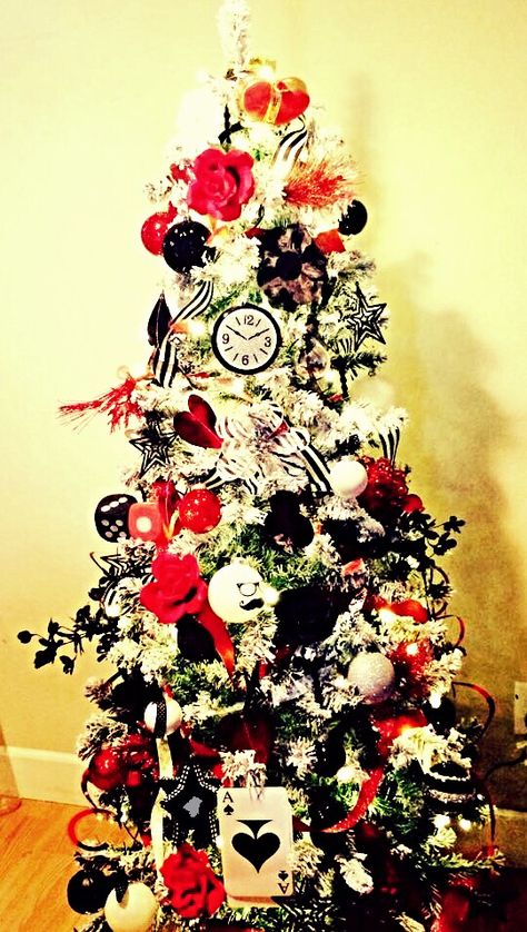 Poker Casino Theme Christmas Tree, Poker Christmas Tree, Vegas Christmas, Office Trees, Las Vegas Christmas, Theme Christmas Tree, Diy Tree, Poker Games, Halloween 2024