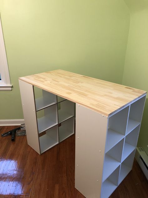 Found this idea on Pinterest! Bought 2 more 6 cube storage shelves. Hubby found nice thick piece of wood @ Home Depot. He secured with nails&screws, varnished wood & YIPPEE, a craft desk for me! Small Craft Desk Ideas, Table With Cube Storage, Cube Cubby Storage Ideas, Diy Desk Ideas With Storage, Diy Cube Storage Desk, Cube Storage Table Diy, Diy Cube Desk, Cube Desk Diy, Diy Desk Cube Storage