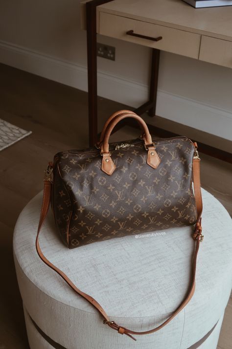 #iconicitbag #itbags #luxurybags #bags #hermeskelly #hermes #hermeskellyaesthetic #hermesaesthetic #birkinbag #birkinbagaesthetic #bagaesthetic #ladydior #ladydioraesthetic #dioraesthetic #Guccijackie #Gucciaesthetic #kellybagaesthetic #fendibaguette #fendibags #fendiaesthetic #louisvuitton #louisvuittonaesthetic #chanelbags #chanelbagaesthetic #septemberaesthetic #fallaesthetic #fallbags #fall #fall2023 #luxurybagaesthetic #Luxurybagsaesthetic #fashion #fashionaesthetic #fashionbag #fashionbags Louis Vuitton Vintage Aesthetic, Louis Vuitton Speedy Outfit, Speedy 35 Bandouliere, Lv Speedy Bandouliere, Fits For Fall, Handbag Styles, Louis Vuitton Luggage, Vintage Designer Bags, Lv Speedy