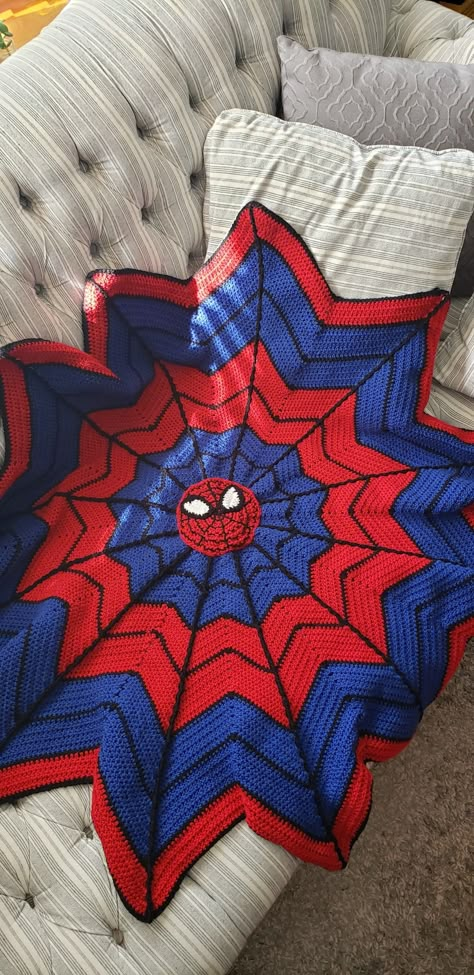 Spider Man Blanket Crochet, Crochet Projects Spiderman, Spider Man Crochet Blanket, Marvel Crochet Blanket, Spiderman Crochet Grid, Spider Man Crochet Grid, Crochet Ideas Spiderman, Marvel Crochet Patterns, Spiderman Crochet Ideas