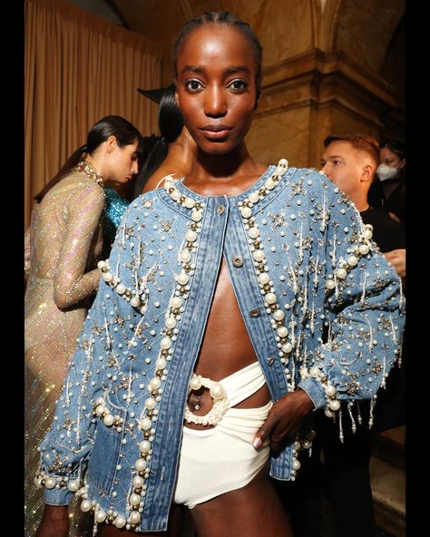 Gemstone Denim Jacket, Embellished Denim Jacket Outfit, Pearls And Denim Outfit, Beaded Denim Jacket, Denim And Rhinestone Outfit, Current Fashion Trends 2023, Denim And Pearls Outfits, Jewel Jeans, Spring 2023 Runway