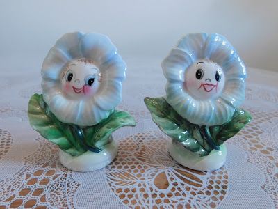 Flower Face, Vintage Kitsch, Flower Frog, Vintage Japan, Ceramic Flowers, Blue Flower, Salt Pepper Shakers, Vintage Dolls, Vintage Wood