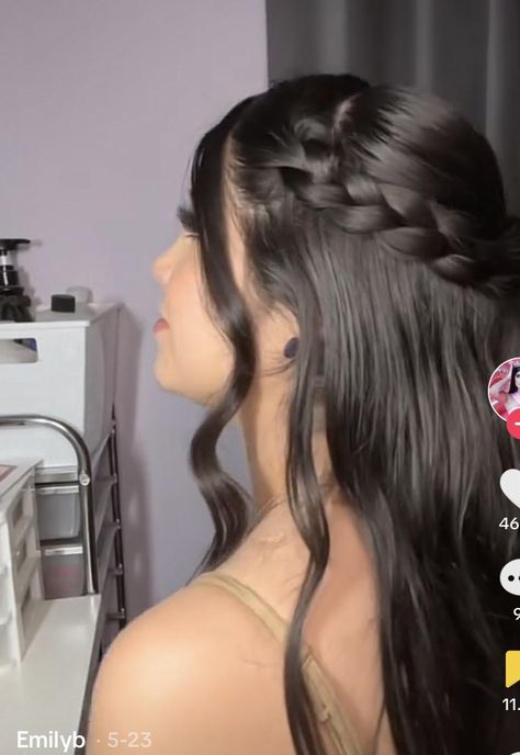 Hairstyles Long Hair Formal, Hi I Hairstyles, Rancho Hairstyles, Quinceanera Damas Hairstyles, Cute Easy Wedding Hairstyles, Cute Hair Back Styles, Hair Styles For Long Hair Party, Hair Styles For Long Hair Half Up Half Down, Ranchera Hairstyles