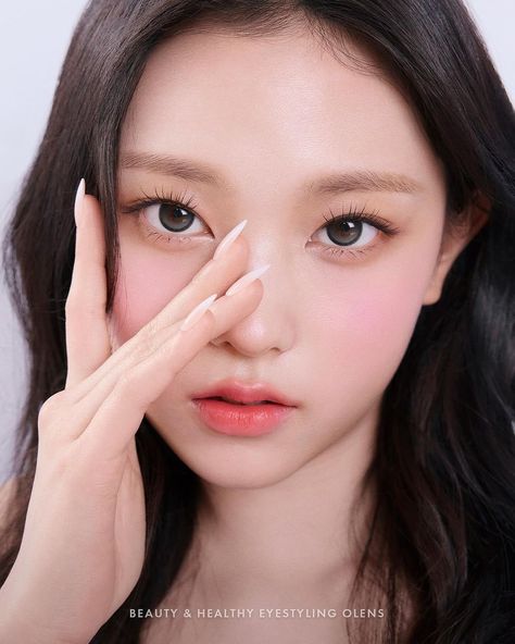 Brunette Makeup, 17 Kpop, Ethereal Makeup, Lipstick Stain, New Jeans Style, Photo Makeup, Foto Ideas Instagram, Club Style, Everyday Makeup