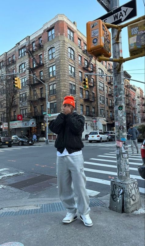 Orange Lobster Dunks Outfit Men, Fit Pic Poses Men, Fit Pics Fashion Men, Cozy Fits Men, Vintage Mens Fashion Aesthetic, Rapper Fits, Nyc Fits, Beanie Outfit, Streetwear Inspiration