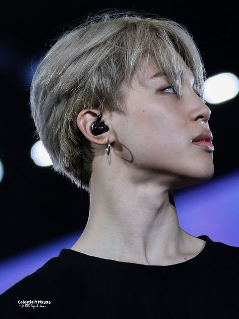 Jimin Jawline, Park Ji Min, Park Jimin Bts, Bts Pictures, Bts Wallpaper, Mochi, Bts Jimin, Kim Namjoon, Park Jimin