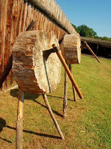 Ax Throwing Aesthetic, Backyard Shooting Range, Ax Throwing Backyard, Ax Throwing Target Diy, Ax Throwing, Outside Games, Medieval Party, Girls Weekend Getaway, Barn Parties