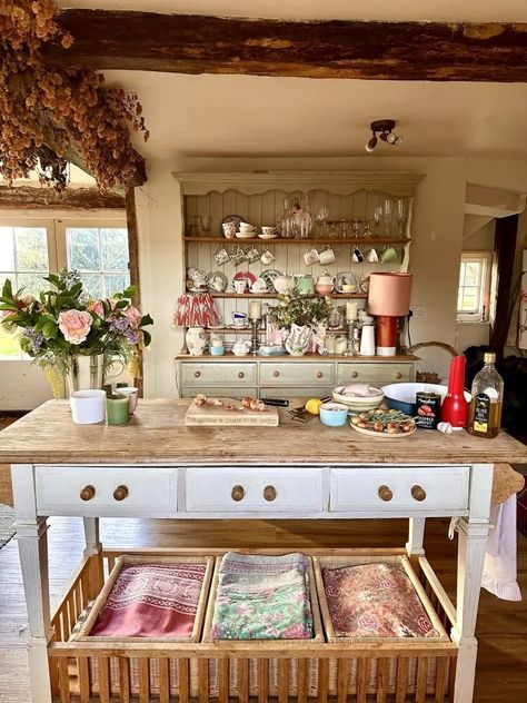 At Home with My English Country Cottage - The Glam Pad English Country Cottage Interiors, Rustic Cottage Interiors, Chicken Thighs With Potatoes, Country Cottage Homes, English Country Cottages, Country Cottage Interiors, Country Cottage Kitchen, Glam Pad, Kitchen Ideals