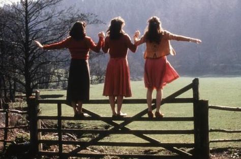 The Girls' Land Dream Pie, Movie Photography, Women Standing, Land Girls, Three Women, Girls Together, Rachel Weisz, Film Inspiration, Practical Magic