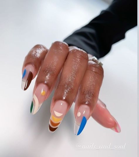 Acrylic Manicure Ideas, Clear Abstract Nails, Mixed Shape Acrylic Nails, Clear Based Nail Design, Hand Painted Nail Art Design, Asymmetrical Nail Design, African Nail Art Design, Abstract Nail Art Short Nails, Graphic Nail Designs