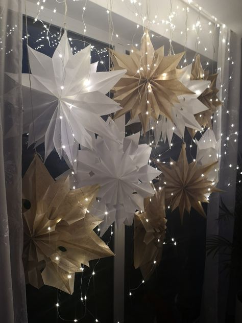 Christmas Decor Ideas Snowflakes, Diy Big Snowflakes, New Year Window Decoration, Paper Snowflakes Decorations, Paperbag Snowflakes, Foil Christmas Decorations, Paper Lantern Decorations, Window Christmas Decor, Christmas Ceiling