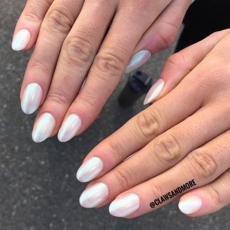 Haylie Bieber Nails, Oval Nails French, Nails Hailey Beiber, Haylie Bieber, Nail Oval, Nails Hailey Bieber, Nails Pearl, Hailey Bieber Nails, Bieber Nails