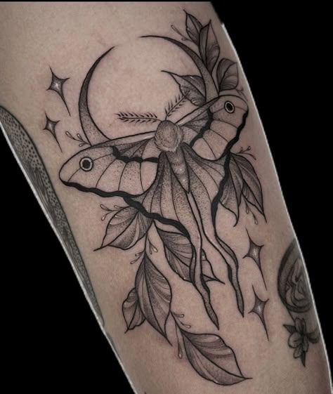 Underboob Tattoo Ideas, Lunar Moth Tattoo, Tattoo Papillon, Luna Moth Tattoo, Underboob Tattoo Designs, Moth Tattoo Design, Underboob Tattoo, Tattoos For Women Half Sleeve, Moth Tattoo