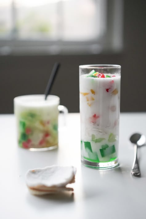 Chè Thái Recipe (Vietnamese Fruit Cocktail) - Hungry Huy Dessert Assortment, Vietnamese Desserts, Vietnamese Food Recipes, Canned Jackfruit, Vietnamese Dessert, Coconut Jelly, Vietnamese Dishes, Jelly Desserts, Sweet Soup