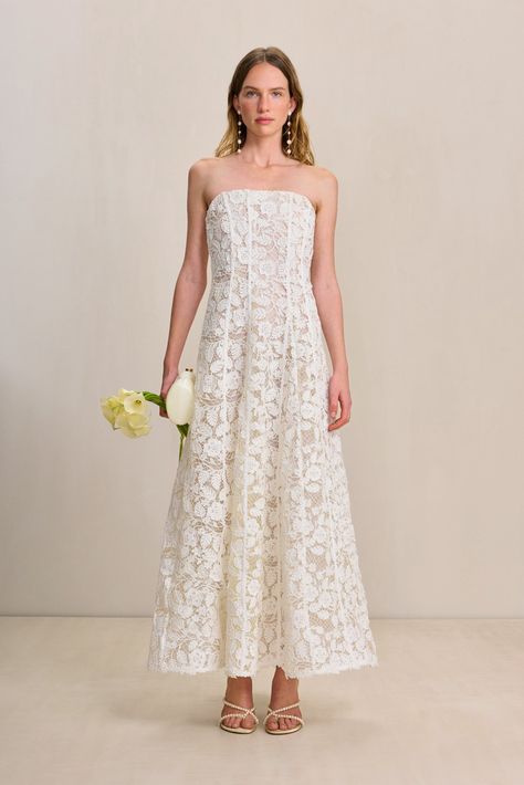 CULT GAIA YASENIA DRESS IN OFF WHITE Party Wedding Dress, Corsets Vintage, Floral Overlay, Aline Dress, Wedding Dress Trends, Wedding Party Dresses, Event Dresses, Wedding Classic, Vintage Lace