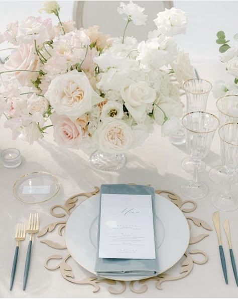 Neutral Romantic Wedding, Ranunculus Centerpiece Wedding, Wedding Table Decorations White, White And Light Pink Wedding, Wedding Centerpieces Round Table, Blush Wedding Centerpieces, Pastel Pink Weddings, Round Wedding Tables, White Floral Centerpieces