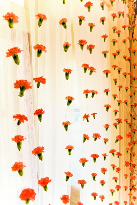 Marigold Curtains, Marigold Flower Decoration, Marigold Decor, Classy Decorations, Mandir Decoration, Home Flower Decor, Simple Stage Decorations, Diy Floral Decor, Ganpati Decoration At Home