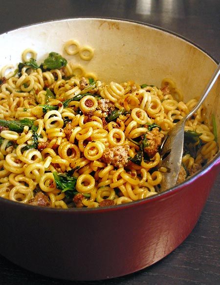 Anelletti Pasta with Sausage and Greens. (from Trader Joes). Never seen this kind of pasta shape before! Sausage And Greens, Pasta With Sausage, Dinner Quick, Sausage Pasta, Pasta Shapes, Quick Dinner Recipes, Trader Joe's, Pasta Recipe, Orzo