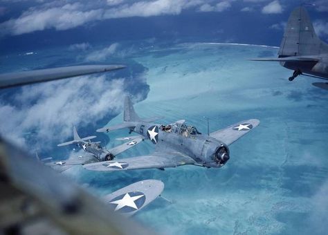 Battle Of Midway, Midway Islands, Photo Avion, Wwii Airplane, Wwii Plane, Ww2 Planes, Navy Aircraft, Military Photos, Wwii Aircraft