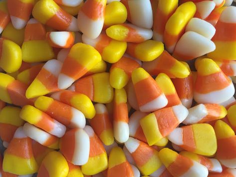 Vegan Candy Corn, Brown Cookies, Candy Corn Recipe, Decorating Sugar Cookies, Organic Candy, Vanilla Sugar Cookies, Vegan Fudge, Vegan Candy, Vegan Halloween