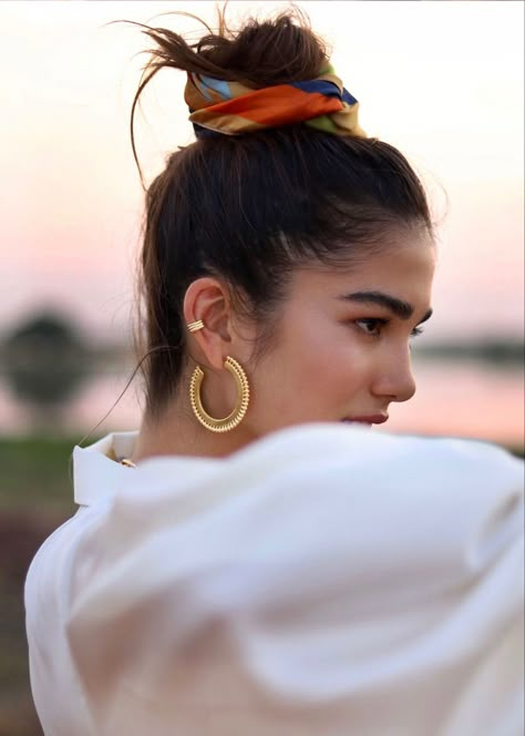 Hair Scarf Styles, High Bun, Bohol, Penteado Cabelo Curto, Grunge Hair, Aesthetic Hair, Hair Dos, Scarf Hairstyles, Scarf Styles