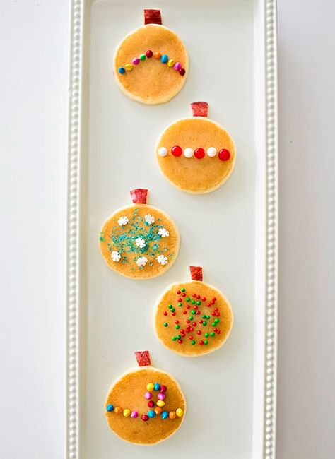 Cute Christmas Breakfast, Christmas Pancakes, Food Art For Kids, Ornaments For Christmas, Holiday Breakfast, Christmas Brunch, Xmas Food, Christmas Breakfast, Christmas Snacks