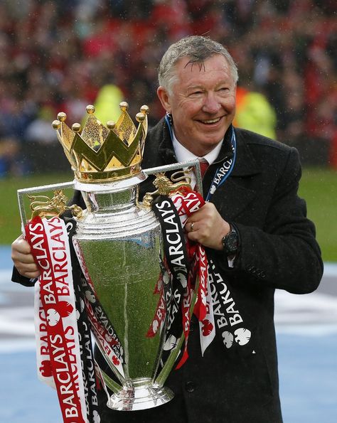 Sir Alex Ferguson with his last trophy Soccer Trophy, Manchester United Legends, Manchester United Players, Sir Alex Ferguson, Swansea City, Manchester United Football Club, Premier League Champions, Manchester United Football, Soccer Match