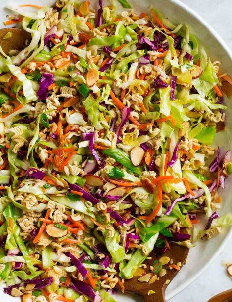 Top Roman Noodles Recipes, Raman Salad, Ramen Cabbage Salad, Salad Week, Ramon Noodles, Asian Ramen Noodle Salad, Chinese Coleslaw, Asian Salads, Napa Cabbage Salad