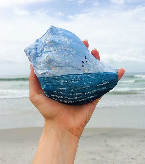 Giant conch shell featuring a scenic ocean beach painting by Katie Brooks. Seen on Instagram here: https://www.instagram.com/p/571Mt7C0KV/ Painted Sand Dollars, Whelk Shell, Shell Painting, Whale Painting, Seashell Projects, Colorful Nature, Seashell Painting, Shell Crafts Diy, Purple Paint