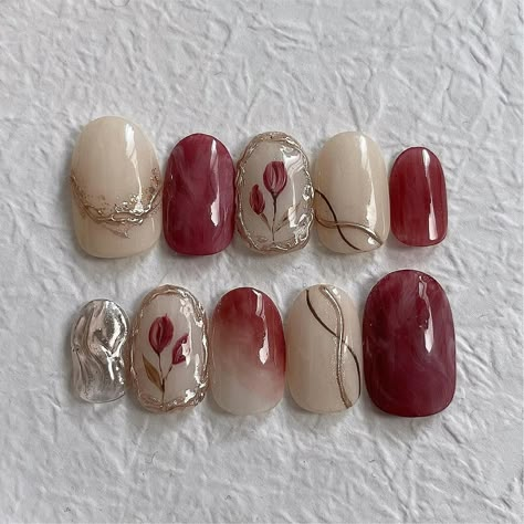 Complex Nails Design, Nail Art Timbul, Maroon Wedding Nails, Nail Art Maroon Elegant, Maroon Nails With Design, Nailart Merah Maroon, Nail Art Merah Maroon, Nailart Maroon, Nail Art Bunga