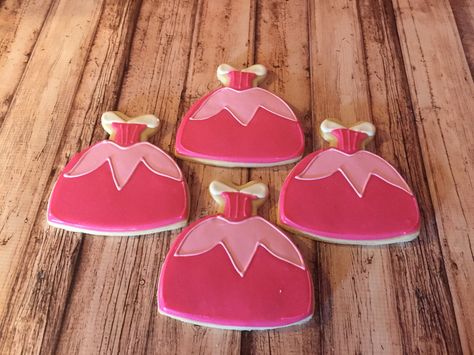 Sleeping Beauty dresses - sugar cookies                                                                                                                                                                                 More Aurora Sleeping Beauty Birthday Party, Sleeping Beauty Cupcakes, Sleeping Beauty Cookies, Aurora Party, Sleeping Beauty Birthday Party, Beauty Party Ideas, Aurora Birthday, Sleeping Beauty Party, Enchanted Forest Birthday