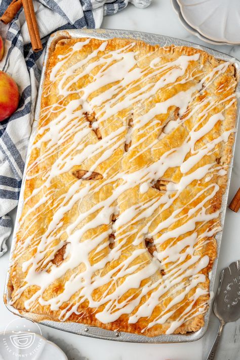 Apple Slab Pie Apple Pie Slab Bars, Pumpkin Slab Pie Recipe, Apple Slab Pie Recipe, Pie For A Crowd, Pumpkin Slab Pie, Dessert For Thanksgiving, Slab Pie Recipes, Apple Pie Recipe Homemade, Apple Slab Pie