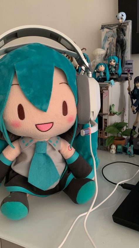 Miku Hatsune Chibi, Miku Hatsune Vocaloid, Miku Chan, Vocaloid Funny, Vocaloid Characters, Just Chilling, Silly Images, Wallpaper Pc, Anime Figures