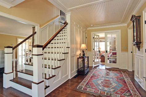 Partially open stairs (on one side - or maybe both)/ hall Wooden Staircase Design, Wainscoting Staircase, Wainscoting Height, Picture Frame Wainscoting, Wainscoting Stairs, Faux Wainscoting, Wainscoting Bedroom, Dining Room Wainscoting, Wainscoting Styles