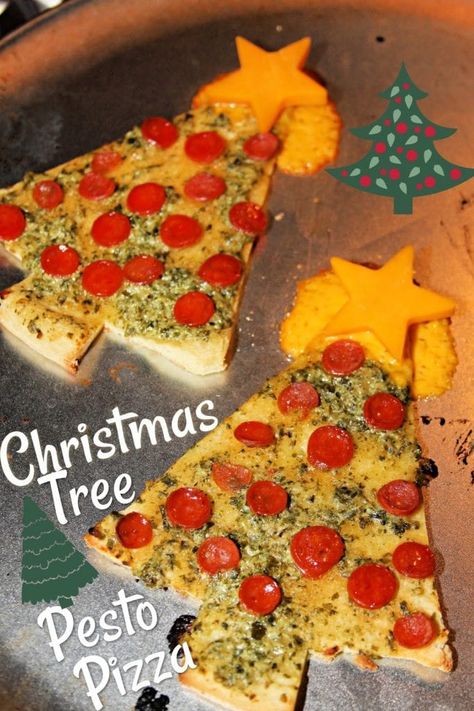 Christmas Pizzas, Red Pizza Sauce, Red Pizza, Christmas Pizza, Savoury Snacks, Easy Christmas Treats, Pesto Pizza, Fiesta Tropical, Mini Pizzas