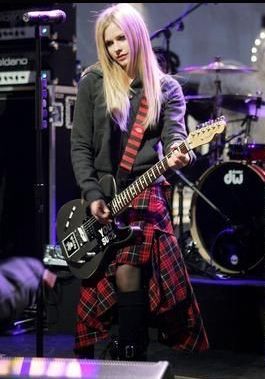 Avril Lavigne 2004, Avril Lavigne Outfits, Avril Lavigne Let Go, Avril Lavingne, 2000s Punk, Avril Lavigne Style, Carson Daly, The Best Damn Thing, Under My Skin