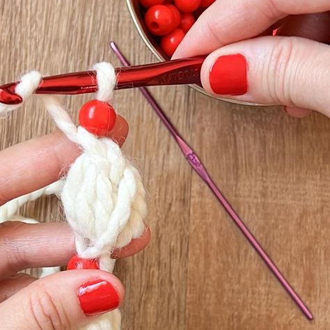 Delia - DIY on Instagram: "Crochet a 🍿 + cranberry garland! So many of you (+@banyanbridges 😘) said last year’s chunky crochet garland looked like popcorn, so I thought I’d lean into that and add some “cranberry” beads too! EDIT: I was mistaken. The smaller hook is a D/3.25 mm…or any hook that will fit in the bead. 🤍The slowed down, full length tutorial is on my website (link in profile) including a link to the beads that I used. Happy merry making! #beginnercrochet #crochetgarland #crochet #christmascrochet #🧶 #crochetersofinstagram #easycrochet #holidaydecor #crochetlove" Popcorn And Cranberry Crochet Garland, Popcorn Cranberry Garland Crochet, Diy Garland Beads, Crochet Garland With Beads, Popcorn Garland Crochet Free Pattern, Crochet Popcorn And Cranberry Garland, Red Christmas Ornaments Diy, Christmas Garland Crochet Patterns Free, Crochet Popcorn Garland