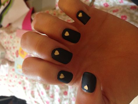 Black matte nails with gold holographic hearts ❤ Black Matte Nails With Gold, Matte Nails With Gold, Nails Design Black, Black Matte Nails, Hearts Nails, 2019 Nails, Nails With Gold, Matte Lipstick Colors, Gold Eye Makeup