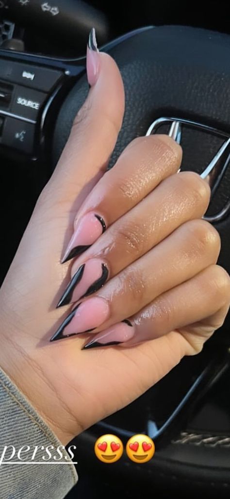 Black Stilleto Frenchies, Simple Nail Designs Stiletto, Stiller Nails Ideas, Black French Tip Nails Pointy, Stellitoes Nails Short, Medium Stilleto Nail Design, Birthday Nails Stiletto Medium, Nails Acrylic Sharp, Stelito Nails Short