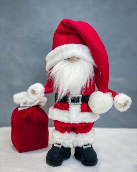 Patti J Good on Instagram: “Check out my Santa gnome. Want to make one? See YouTube link in bio. #diygnome #diygnomes #santagnome #santa #santagnomes #christmasdiys…” Santa Claus Gnomes Diy, Christmas Knomes, Gnome Tutorial, Santa Gnome, Diy Santa, Santa Crafts, Gnome Hat, Gnomes Diy, Glitter Crafts