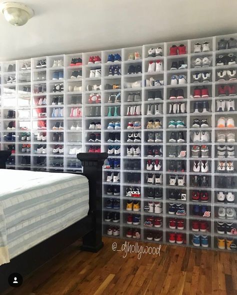 Shoe Room Aesthetic, Sneakerhead Bedrooms, Sneakerhead Closet, Sneakerhead Bedroom, Lots Of Shoes, Sneaker Room, Aesthetic Shoe, Sneakerhead Room, Sneaker Closet