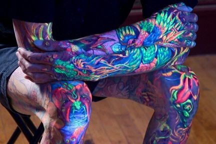 Attractive UV Light Tattoo Designs Blacklight Tattoo, Fluorescent Tattoo, Uv Ink Tattoos, Black Light Tattoo, Neon Tattoo, Uv Tattoo, Full Tattoo, Light Tattoo, Tattoo Color