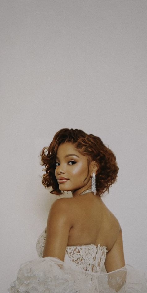 Halle Bailey Lockscreen, Halle Bailey Aesthetic Icon, Halle Bailey Face, Halle Bailey Smile, Halle Icons, Black Female Actors, Halle Bailey Pfp, Halle Bailey Icons, Hallie Bailey