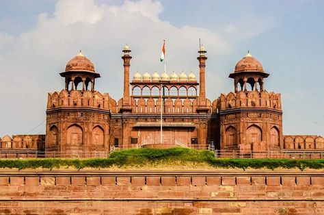 In the same Old Delhi area, is the iconic Red Fort of Delhi.   #india #incredibleindia #delhi #redfort #lalqila #usa #usatoindia #tourstoindia Redfort Delhi, Indhuja Ravichandran, Red Fort Delhi, Delhi Photography, Old Delhi, Trippy Iphone Wallpaper, Holiday Travel Destinations, Red Fort, Visit India