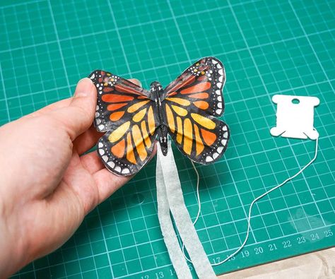 DIY Mini BUTTERFLY Kite | How to Make a Tiny Kite Butterfly Kite, Colours That Go Together, Kite Making, Pebble Color, Kite Designs, Mini Butterfly, Super Chunky Yarn, Diy Yarn, Art Easy